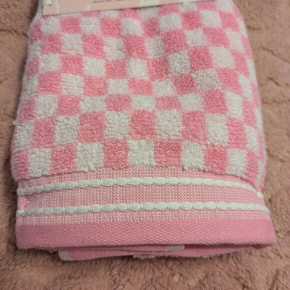 New Betsey Johnson Pink and White Checkered Hand Towel Set NWT - Picture 3 of 7